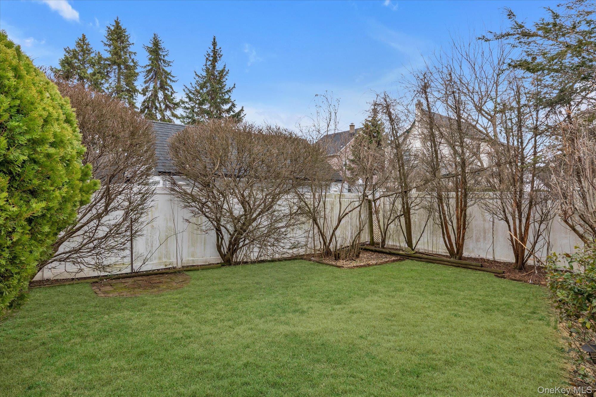 13 Everett Street Lynbrook Lynbrook, NY 11563