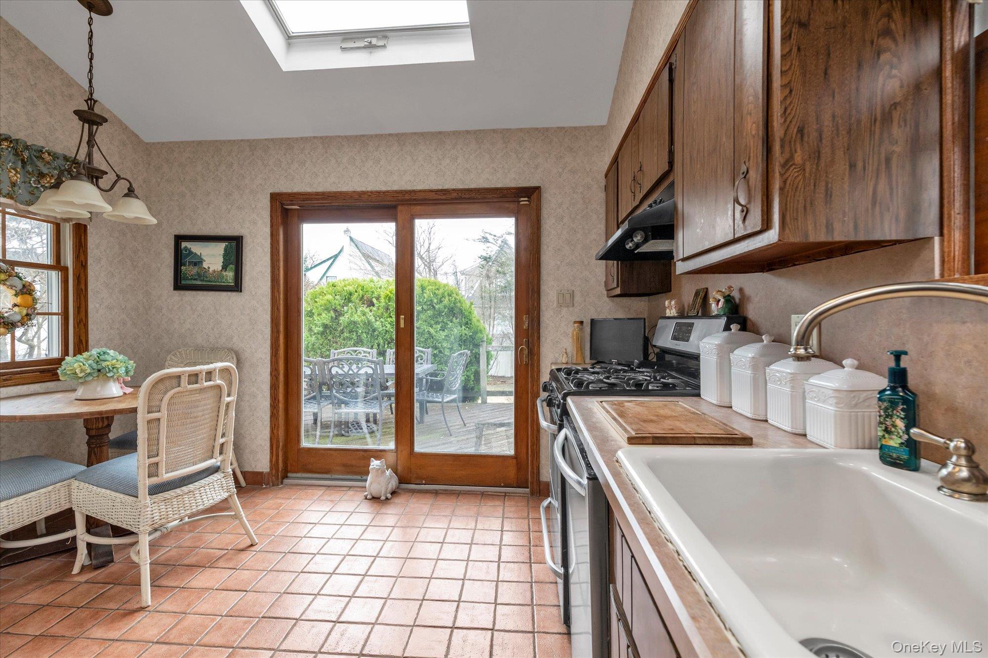 13 Everett Street Lynbrook Lynbrook, NY 11563