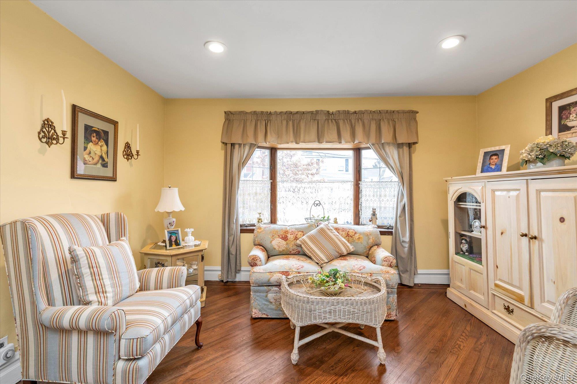 13 Everett Street Lynbrook Lynbrook, NY 11563