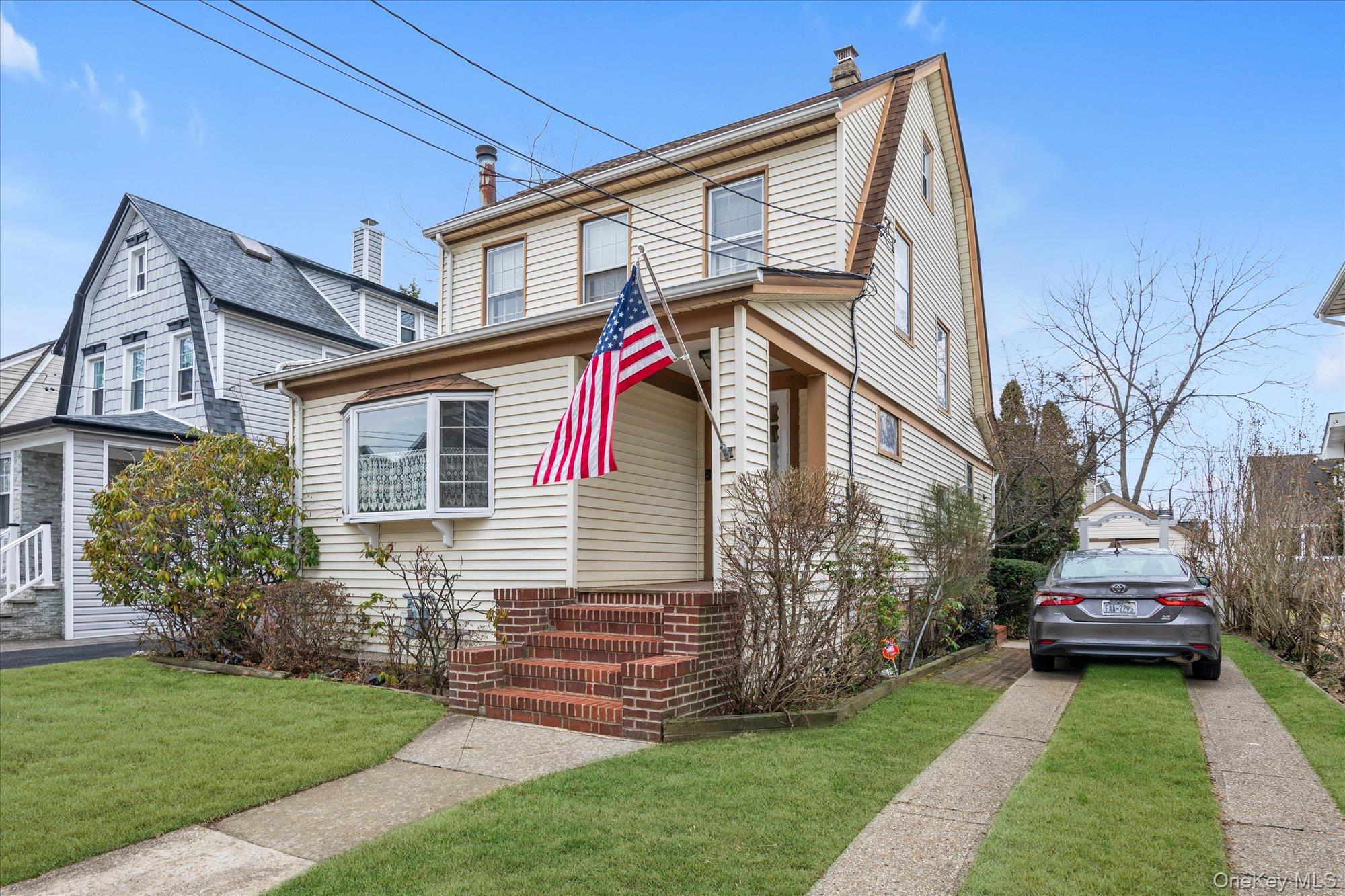 13 Everett Street Lynbrook Lynbrook, NY 11563