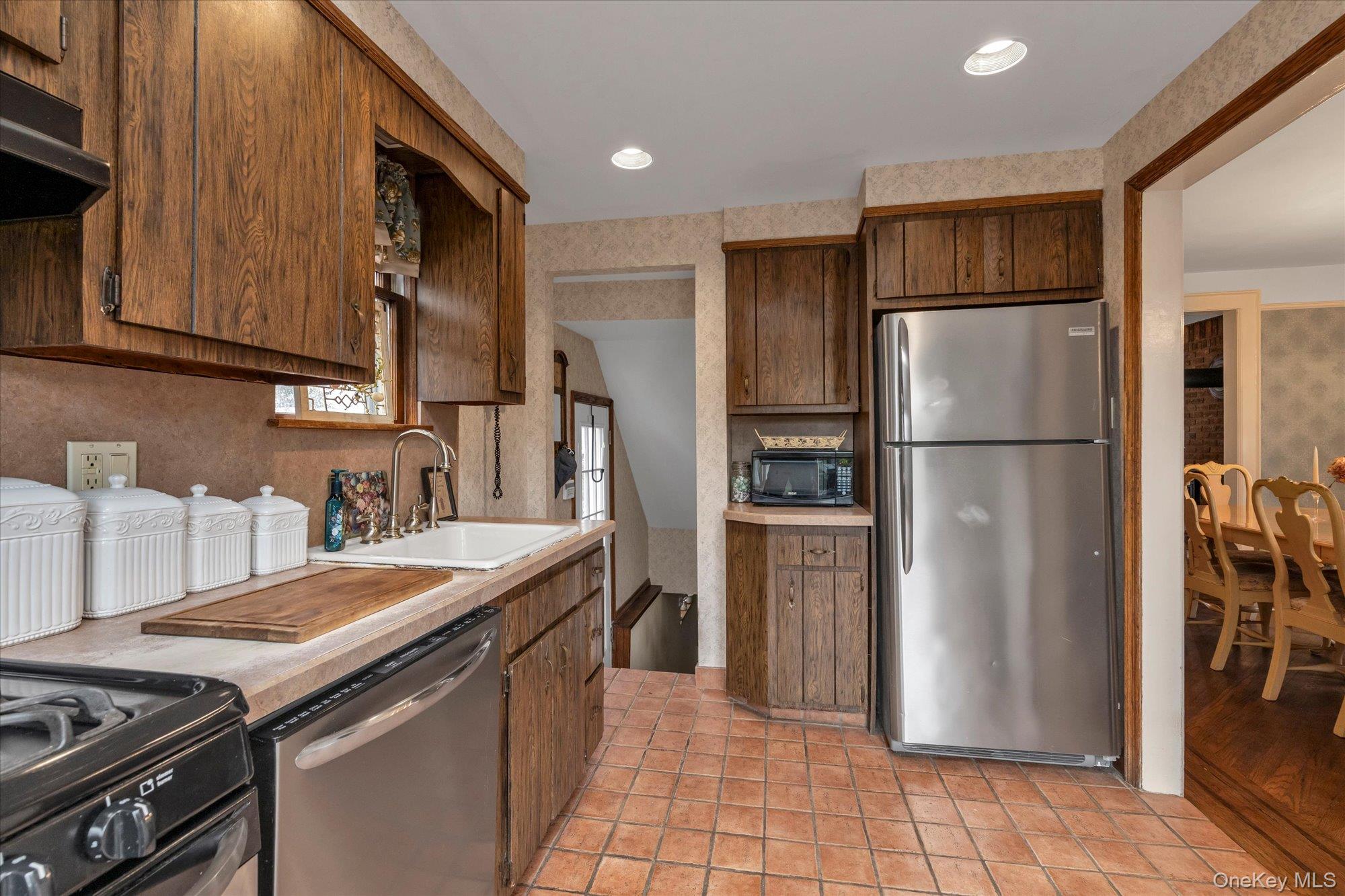 13 Everett Street Lynbrook Lynbrook, NY 11563