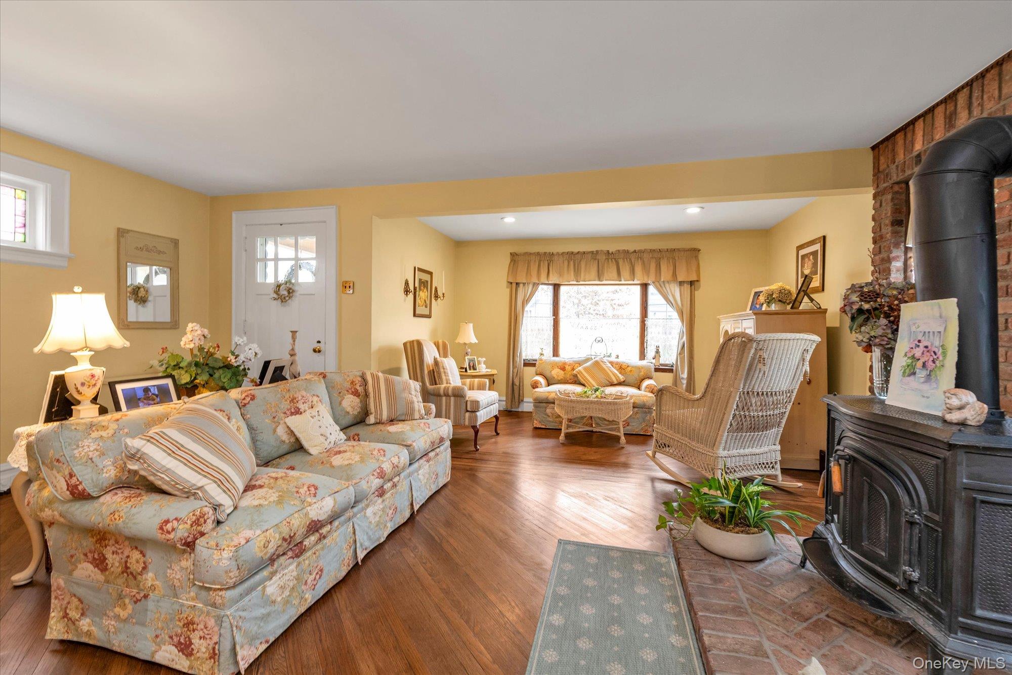 13 Everett Street Lynbrook Lynbrook, NY 11563