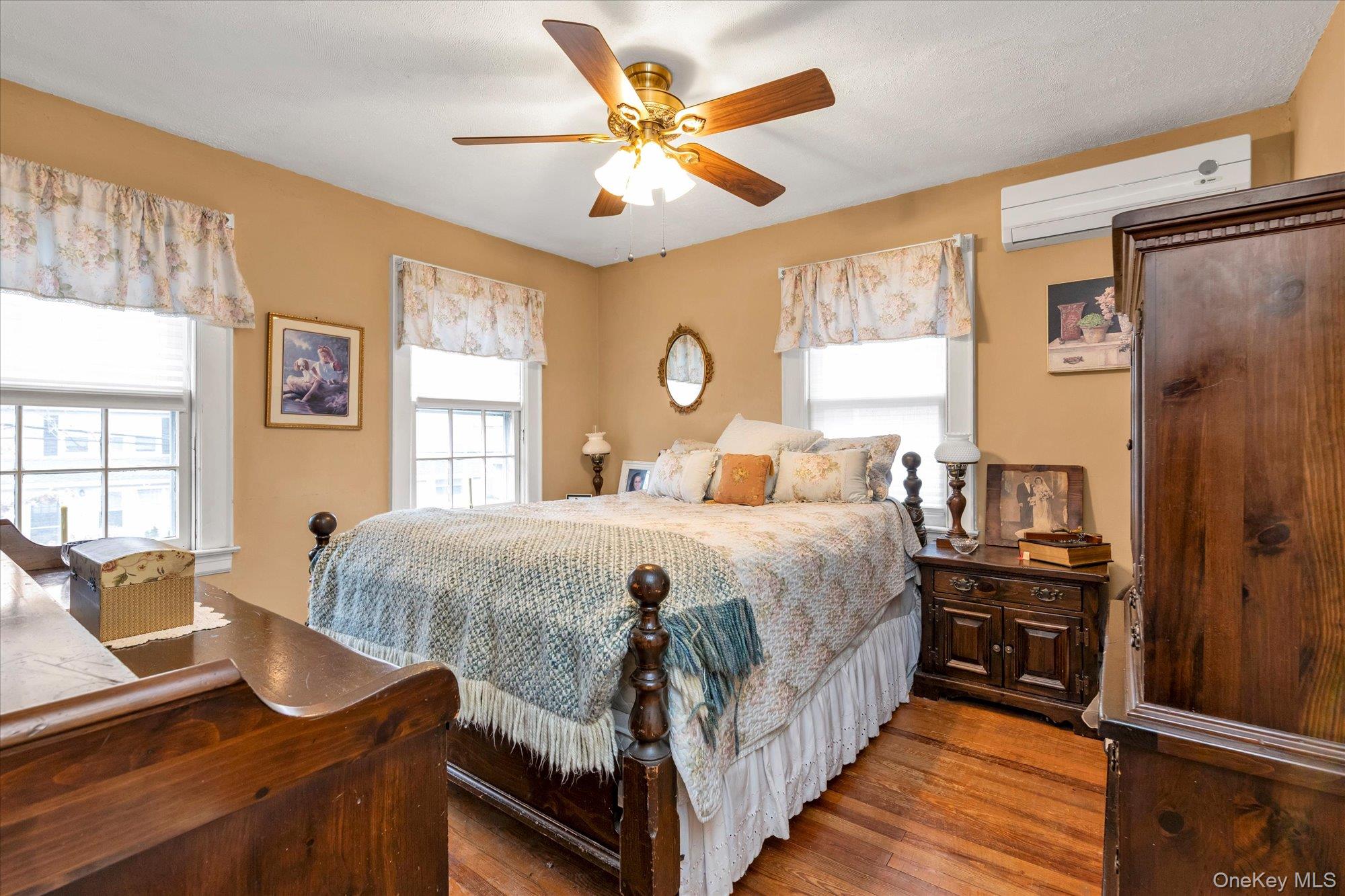 13 Everett Street Lynbrook Lynbrook, NY 11563