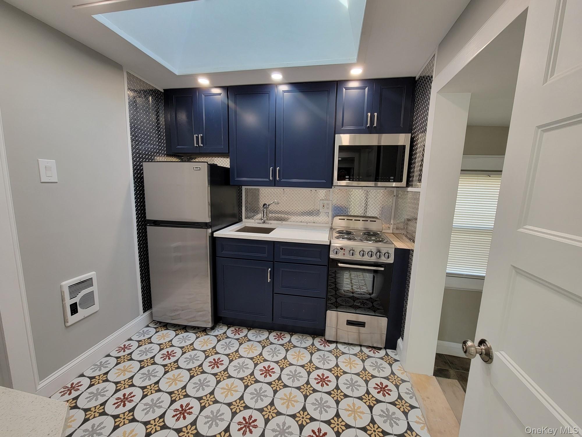 10 Hiddink Street Sayville Sayville, NY 11782