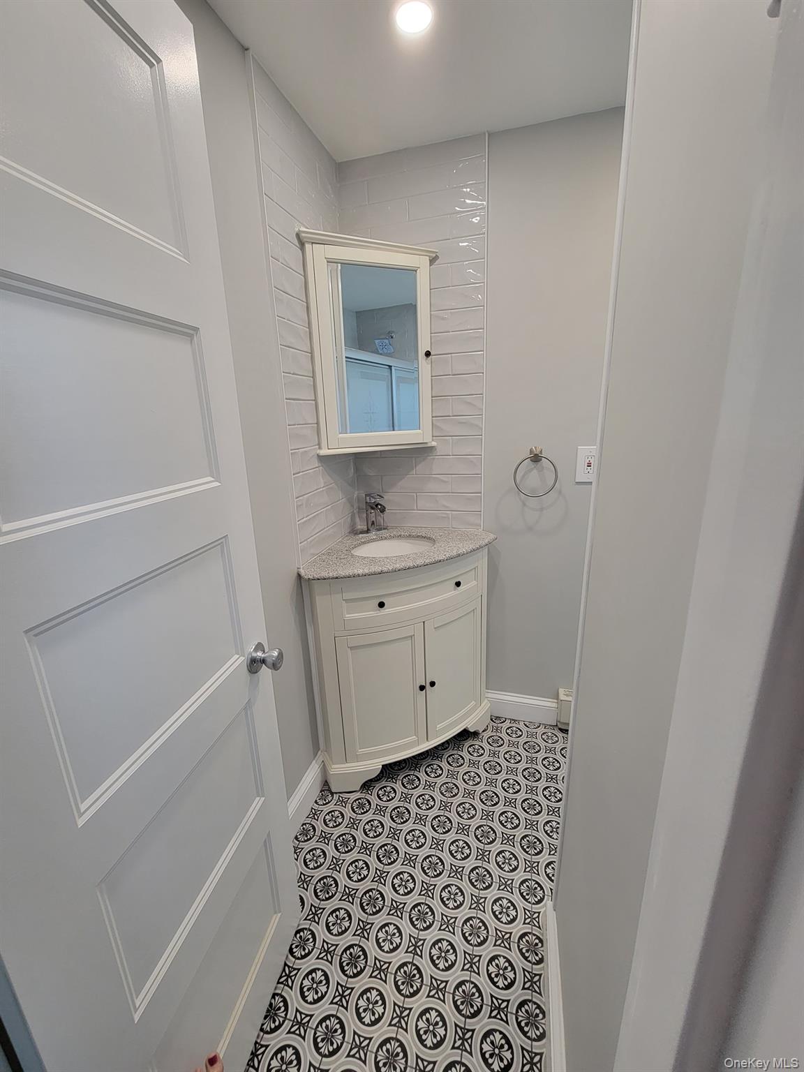 10 Hiddink Street Sayville Sayville, NY 11782