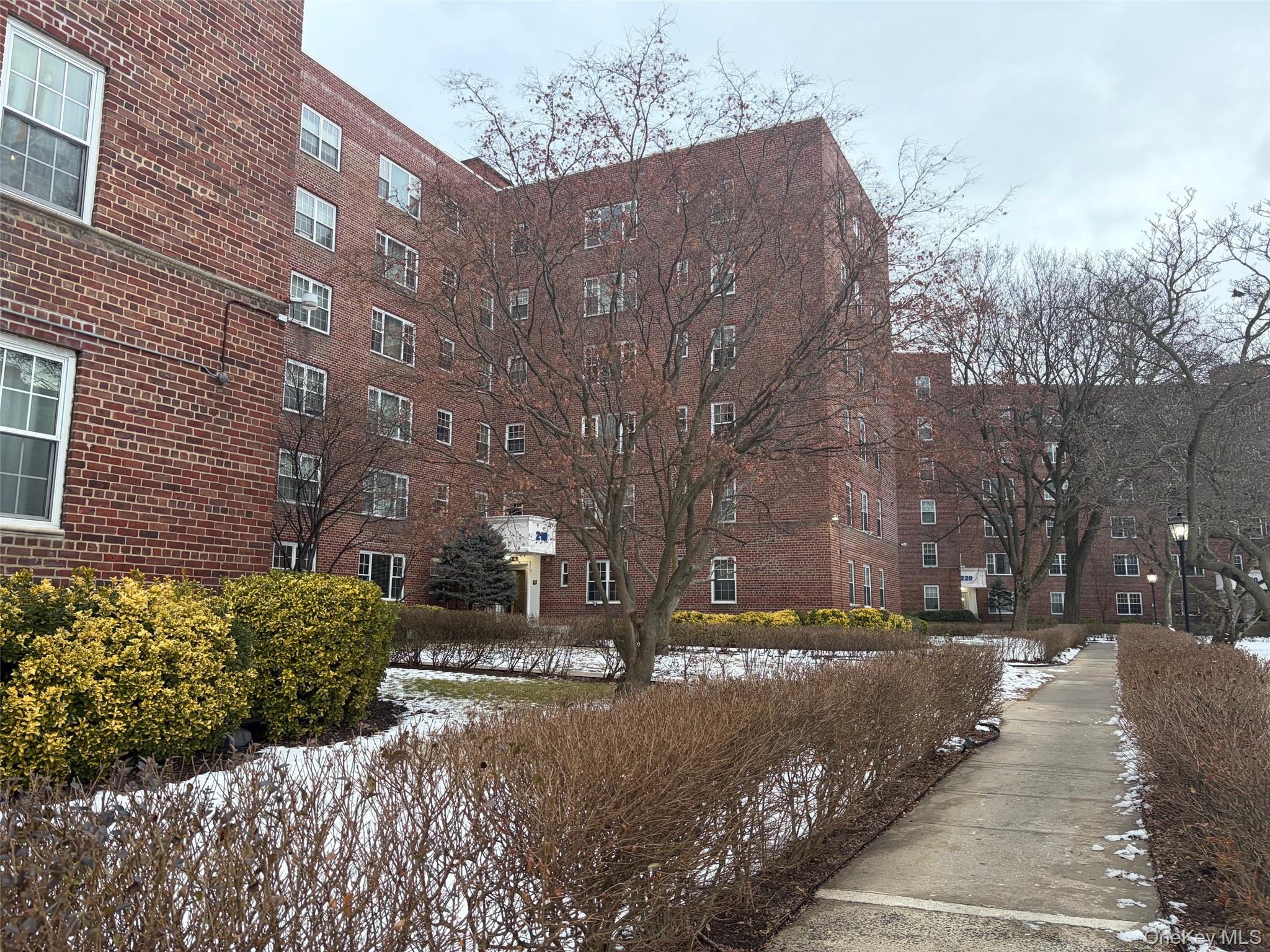 210 Pelham Road, Apt 5-L, New Rochelle, NY 10805