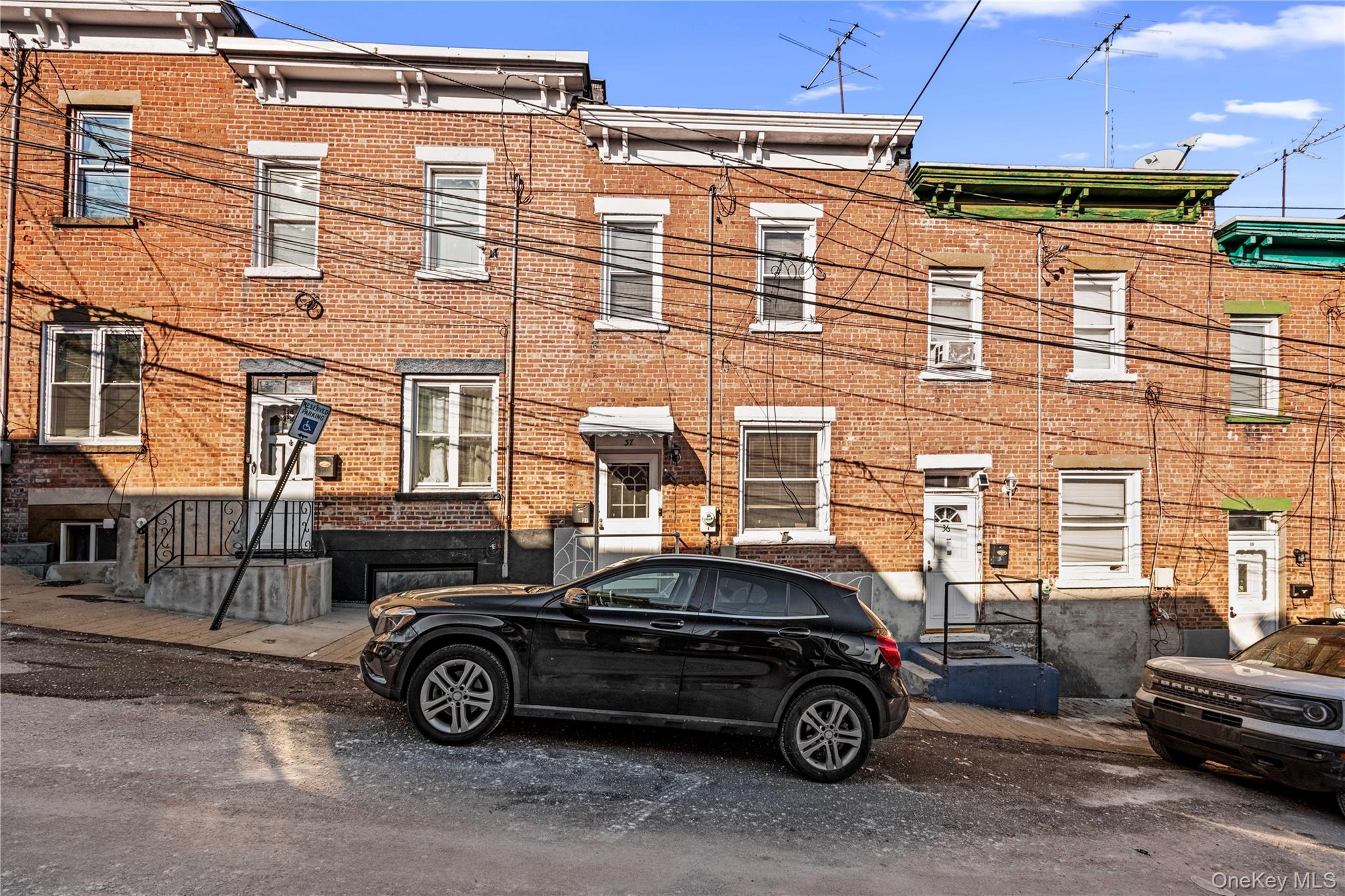 37 Moquette Row S, Yonkers, NY 10703