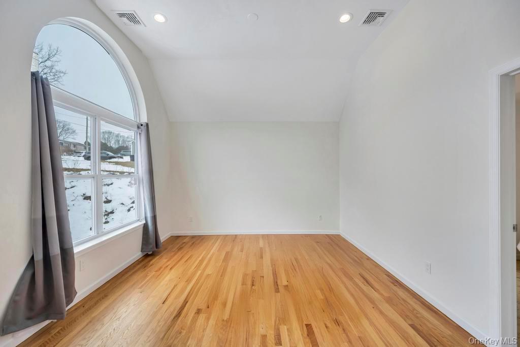 65 Ozark Street Ronkonkoma Ronkonkoma, NY 11779