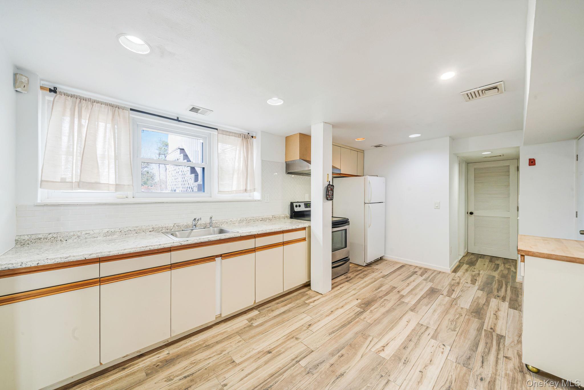 73 Parnell Drive Smithtown Smithtown, NY 11787