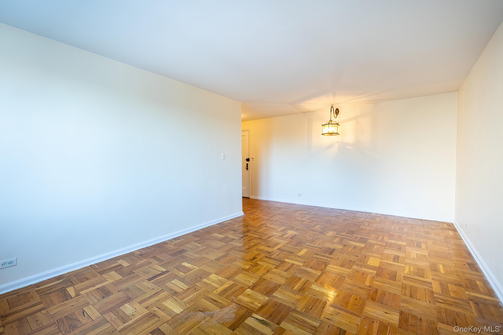 60 Knolls Crescent 4-H Bronx, NY 10463