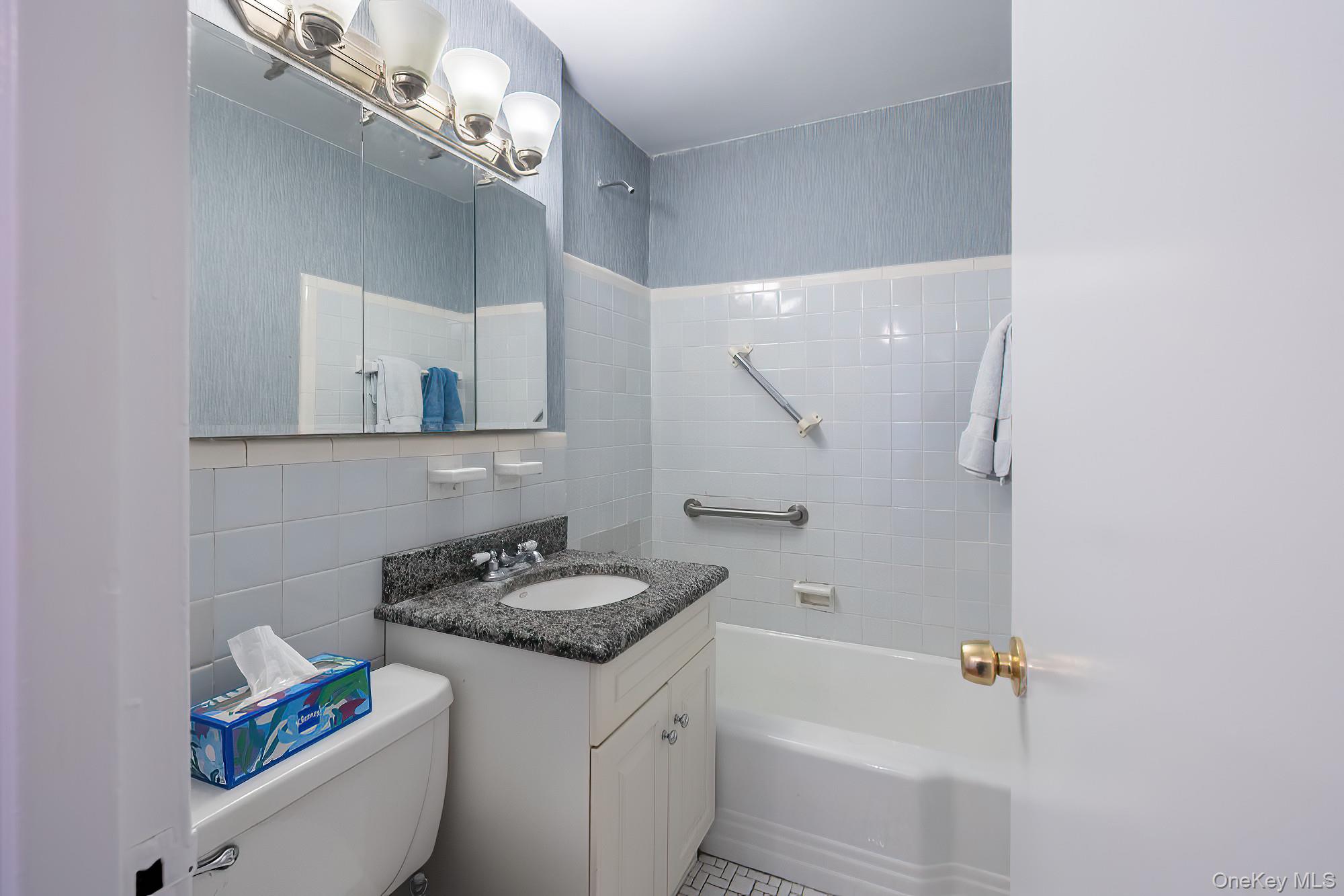 60 Knolls Crescent 4-H Bronx, NY 10463