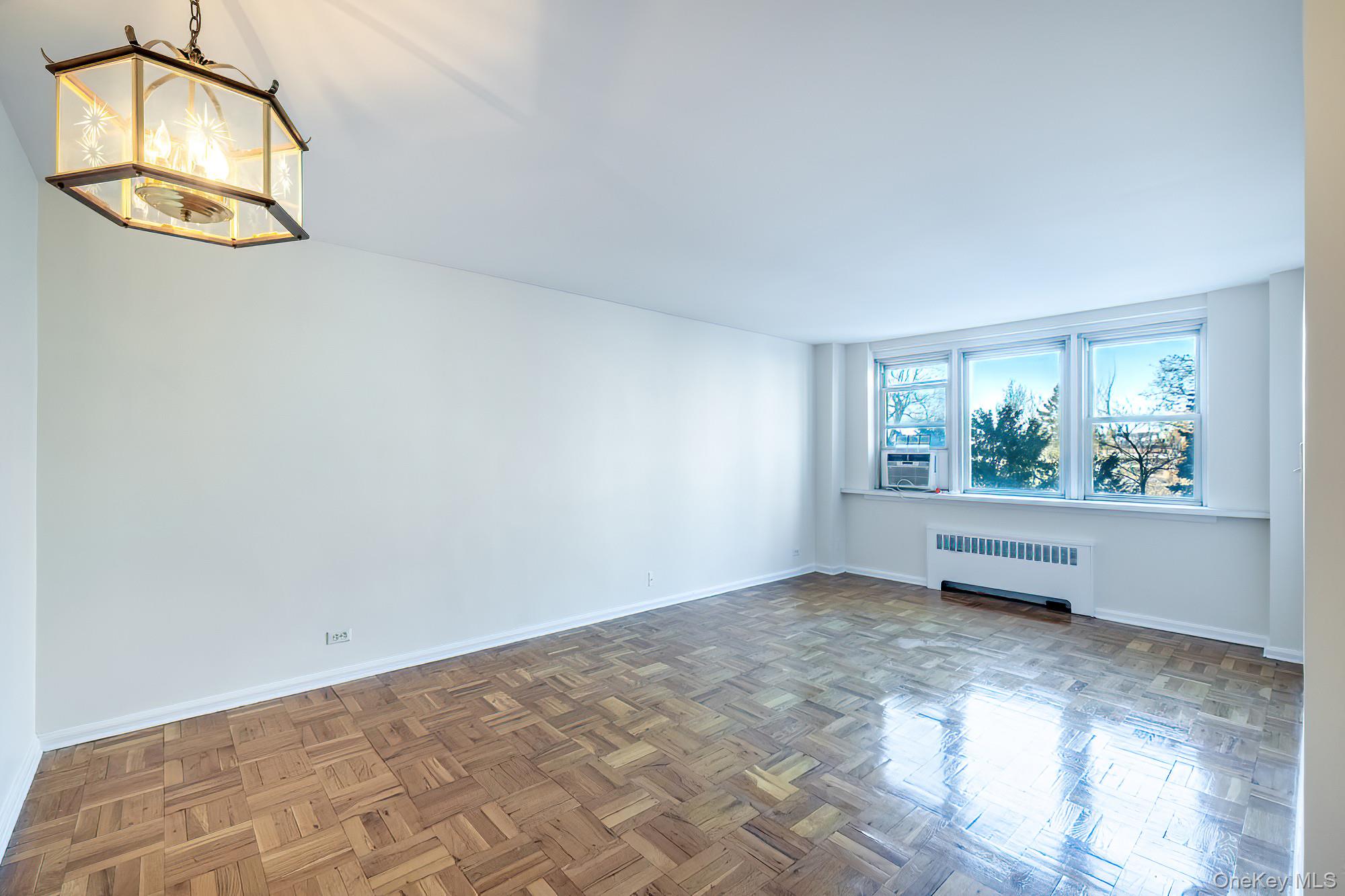 60 Knolls Crescent 4-H Bronx, NY 10463