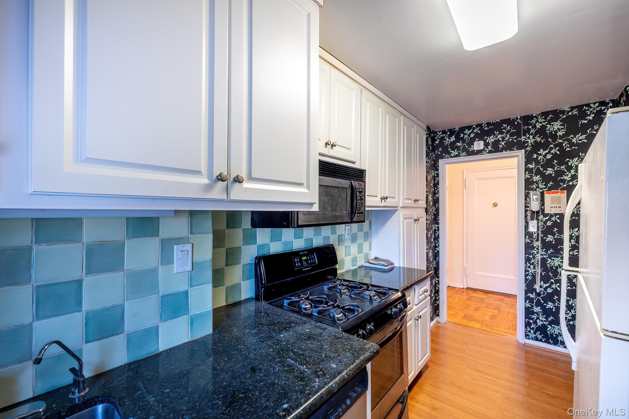 60 Knolls Crescent 4-H Bronx, NY 10463