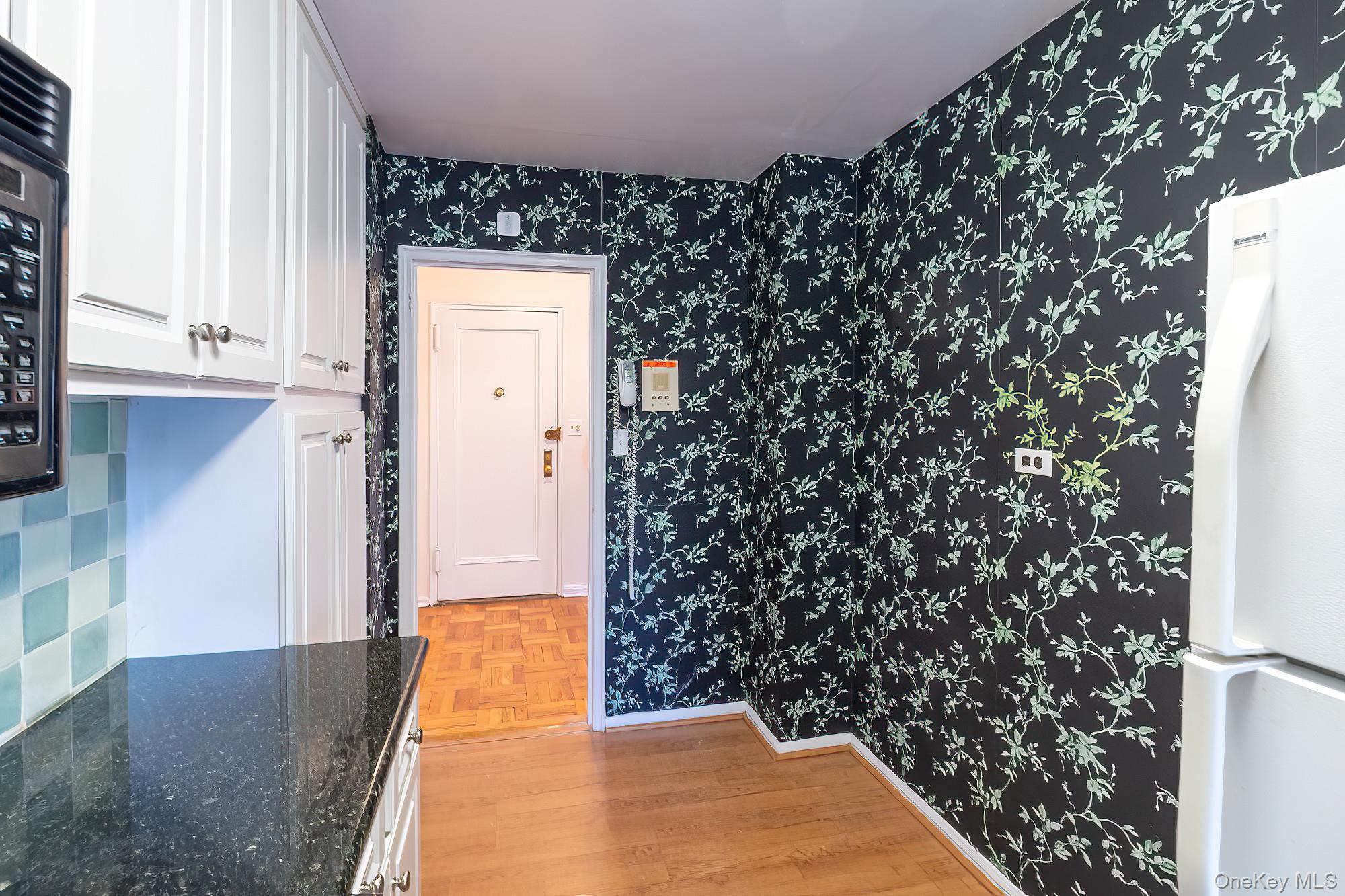 60 Knolls Crescent 4-H Bronx, NY 10463