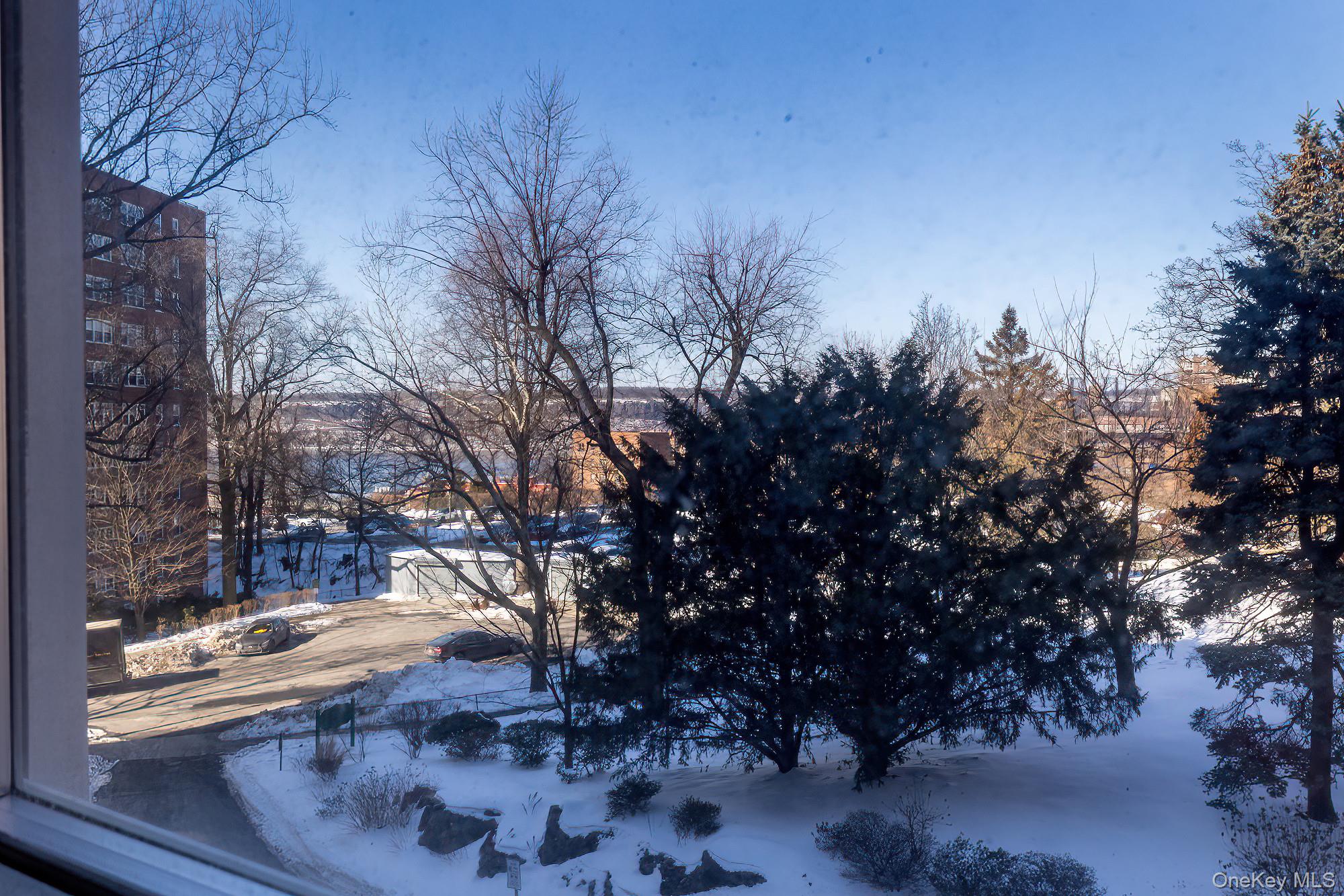 60 Knolls Crescent 4-H Bronx, NY 10463