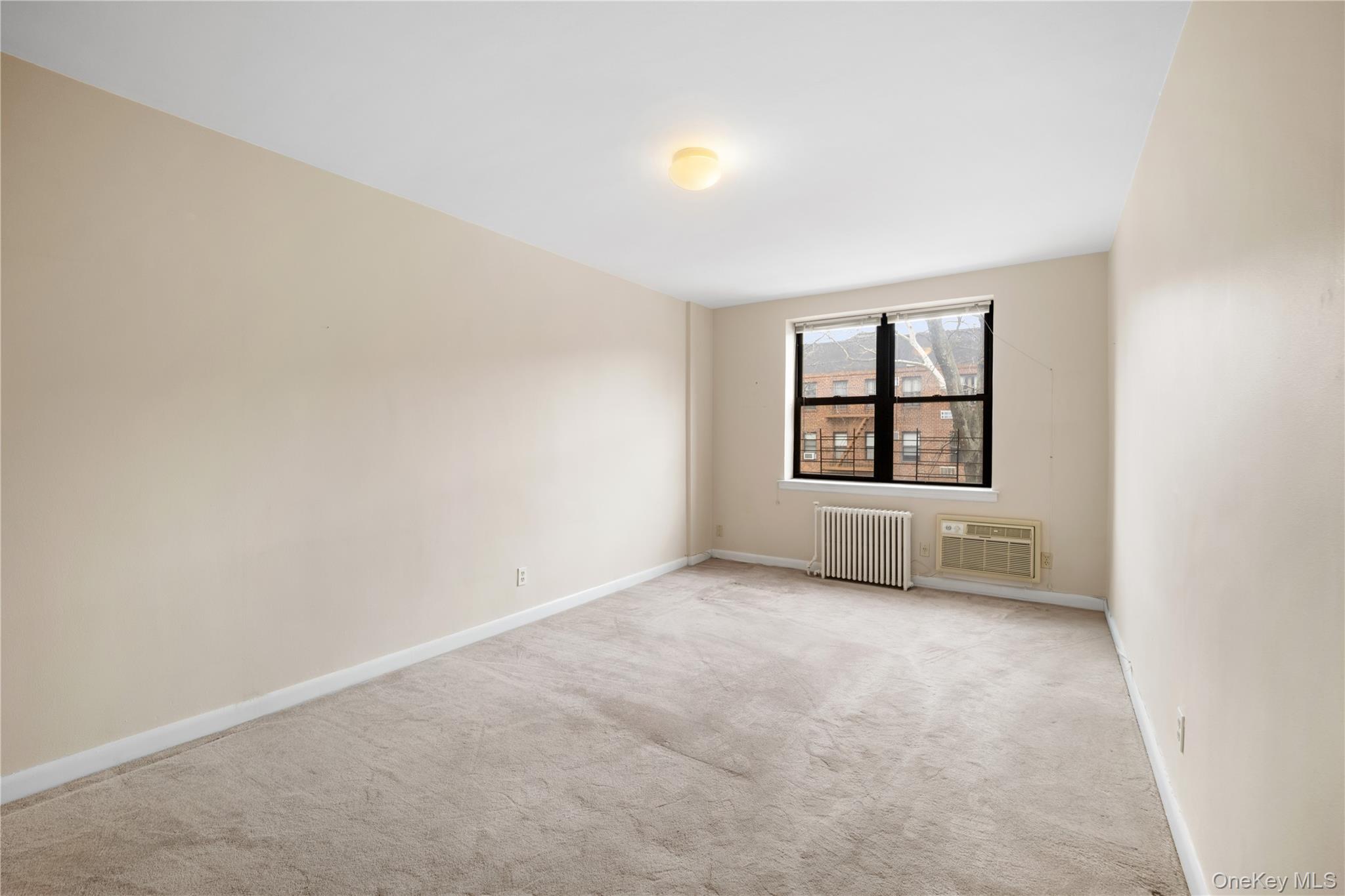 215-12 47th 2D-12 Bayside Bayside, NY 11361