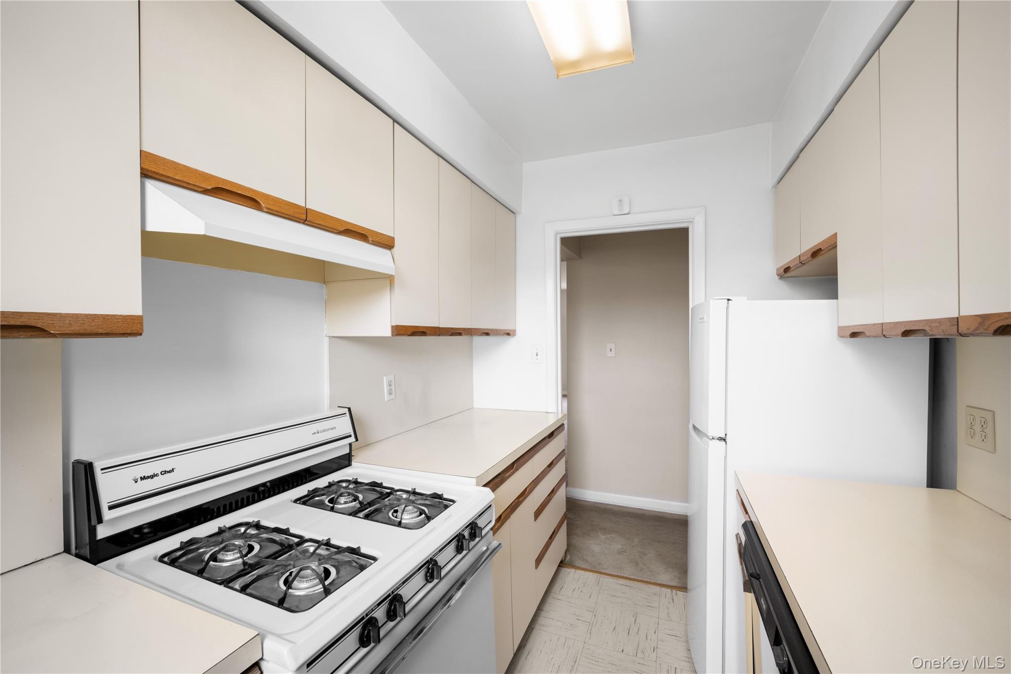 215-12 47th 2D-12 Bayside Bayside, NY 11361