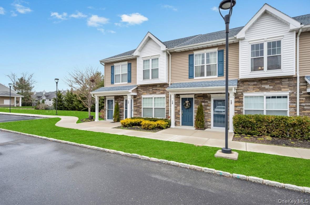 138 Weatherby Lane 138 Central Islip Central Islip, NY 11722