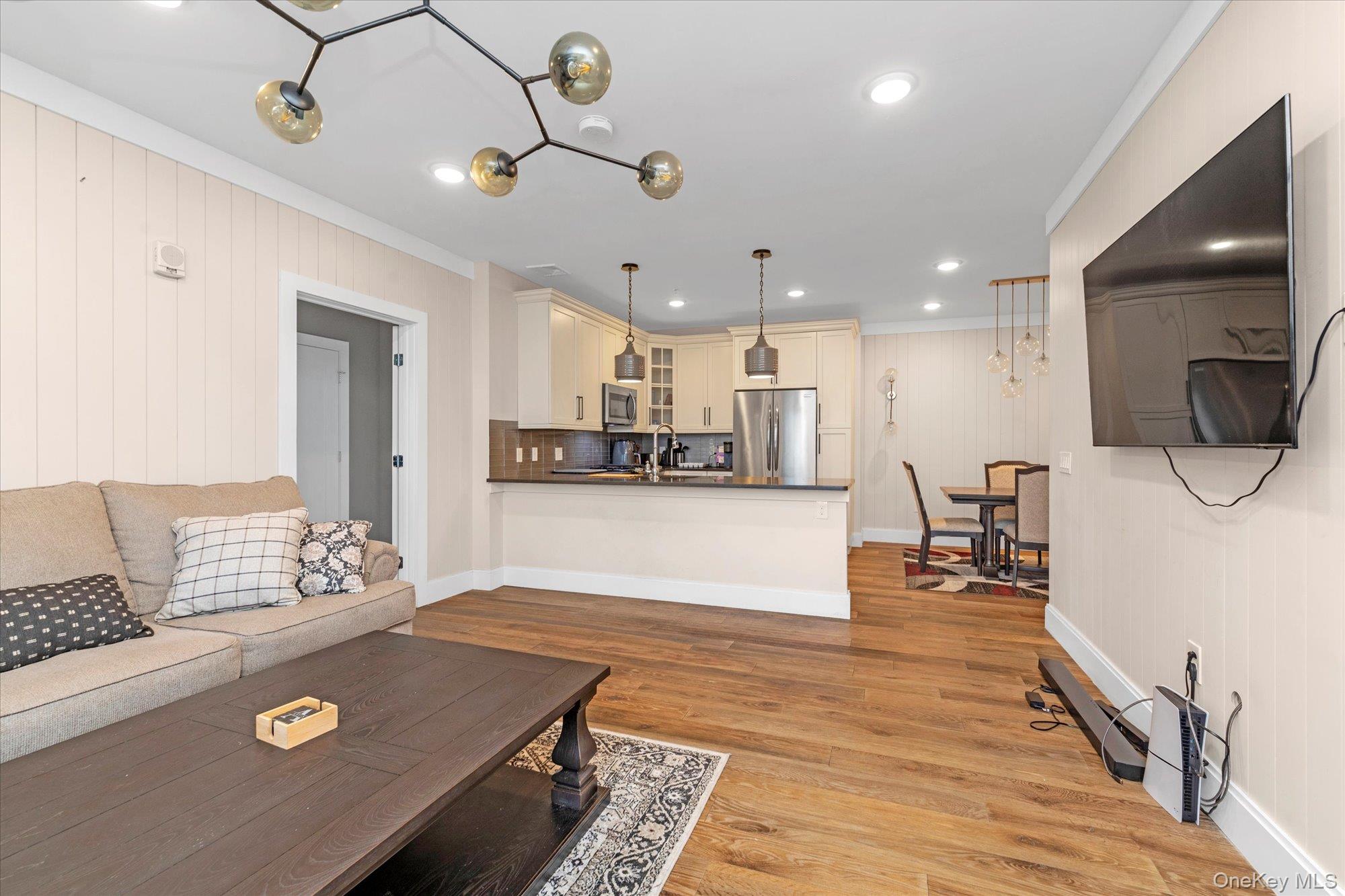 214 Marina Pointe Drive 214 East Rockaway, NY 11518