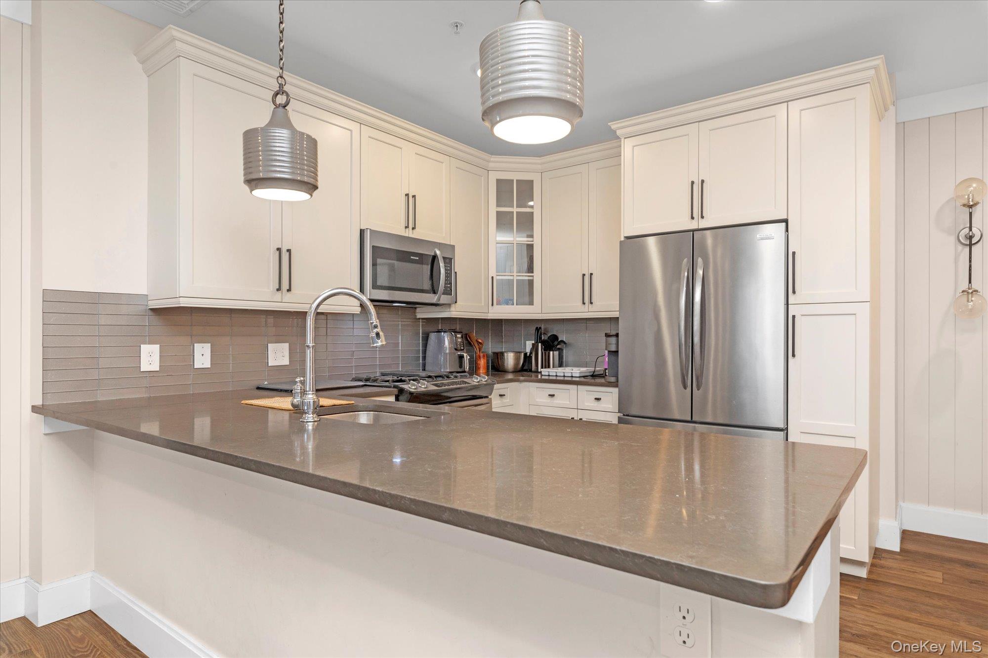 214 Marina Pointe Drive 214 East Rockaway, NY 11518