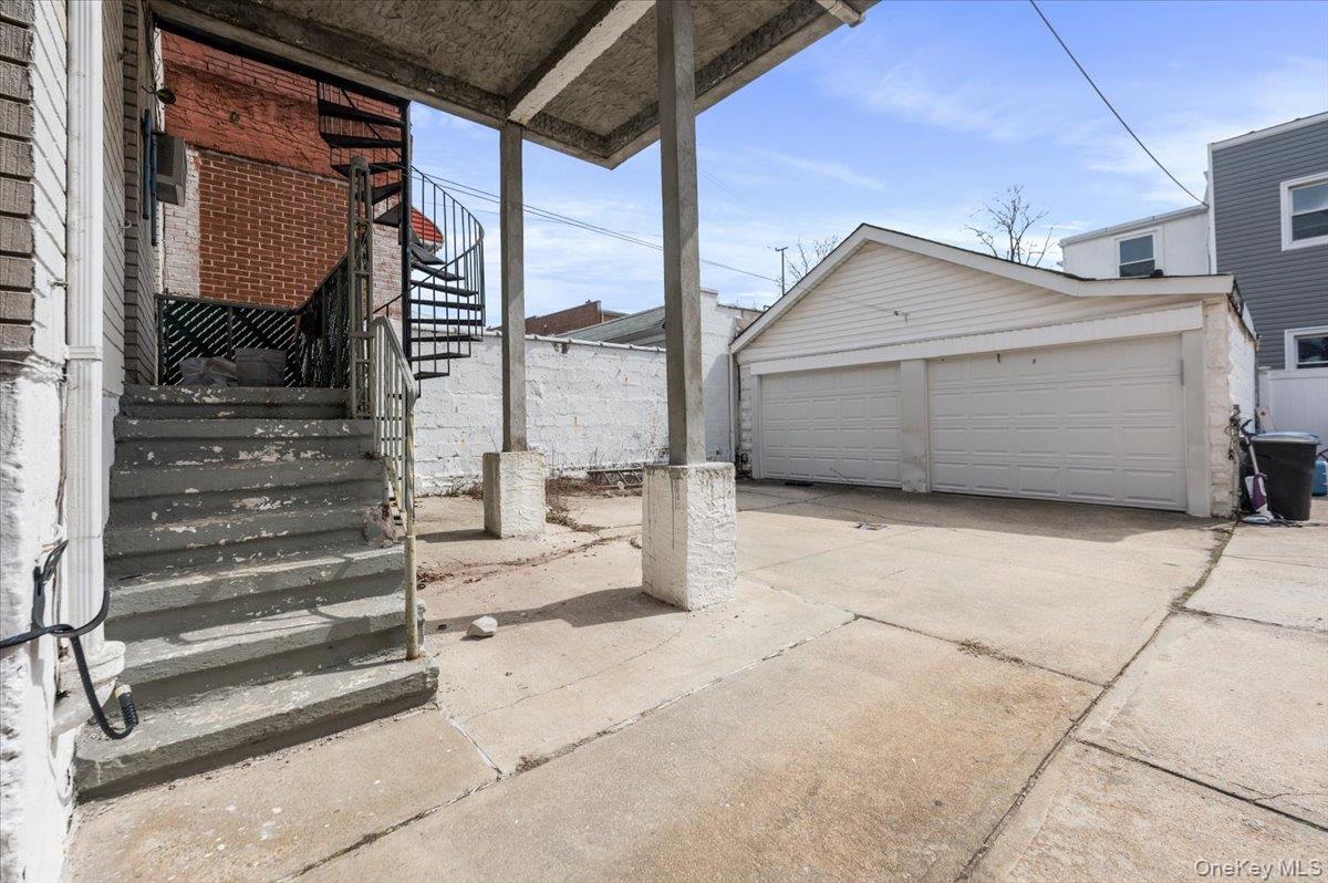 2882 Miles Avenue Bronx, NY 10465