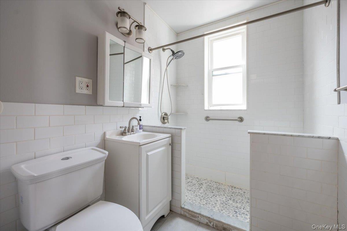 2882 Miles Avenue Bronx, NY 10465