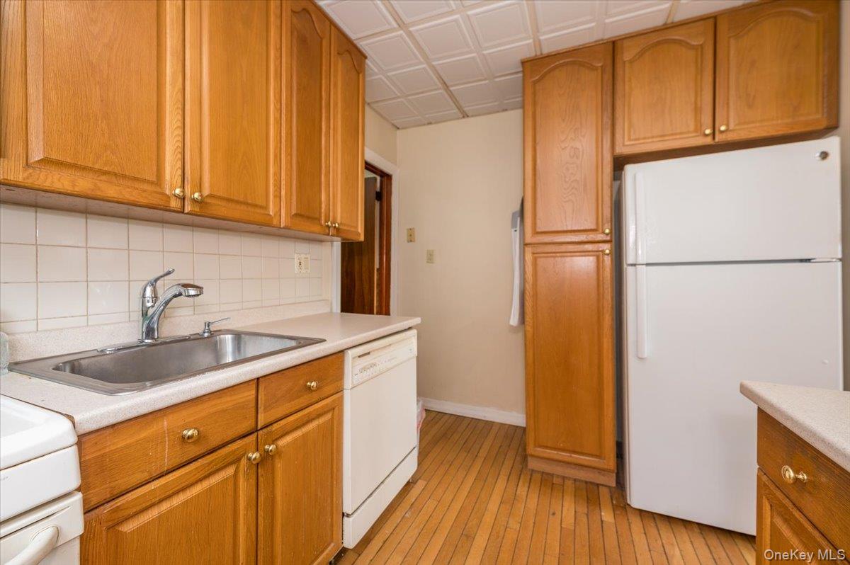 2882 Miles Avenue Bronx, NY 10465