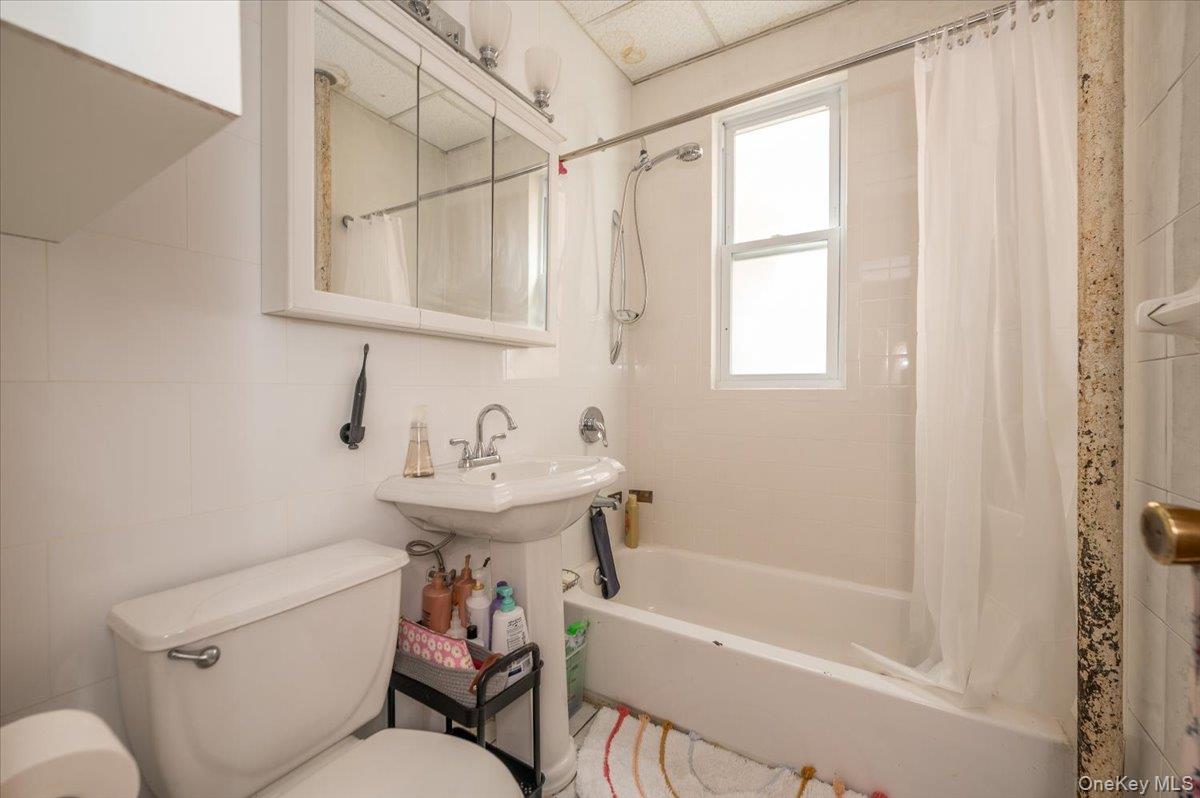 2882 Miles Avenue Bronx, NY 10465