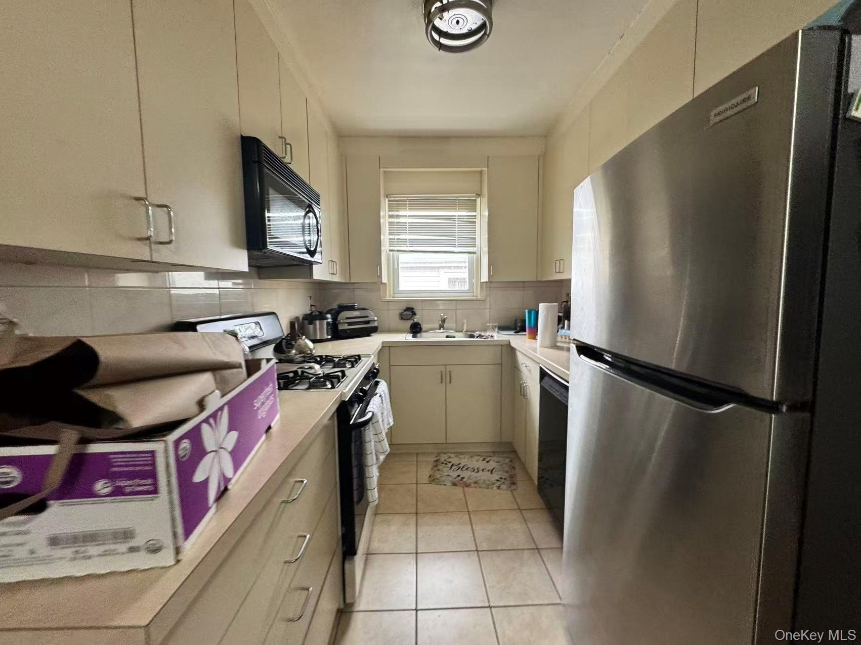 1374 Gillespie Avenue Bronx, NY 10461