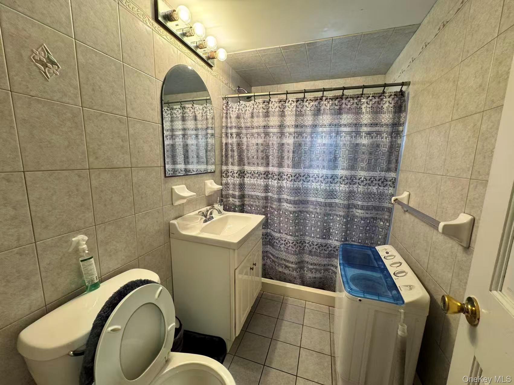 1374 Gillespie Avenue Bronx, NY 10461