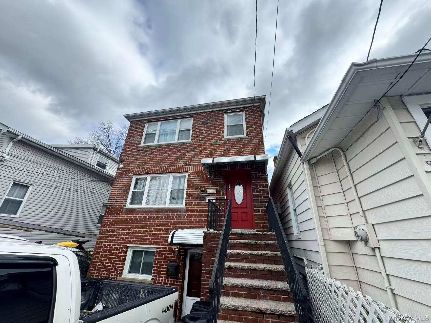 1374 Gillespie Avenue Bronx, NY 10461