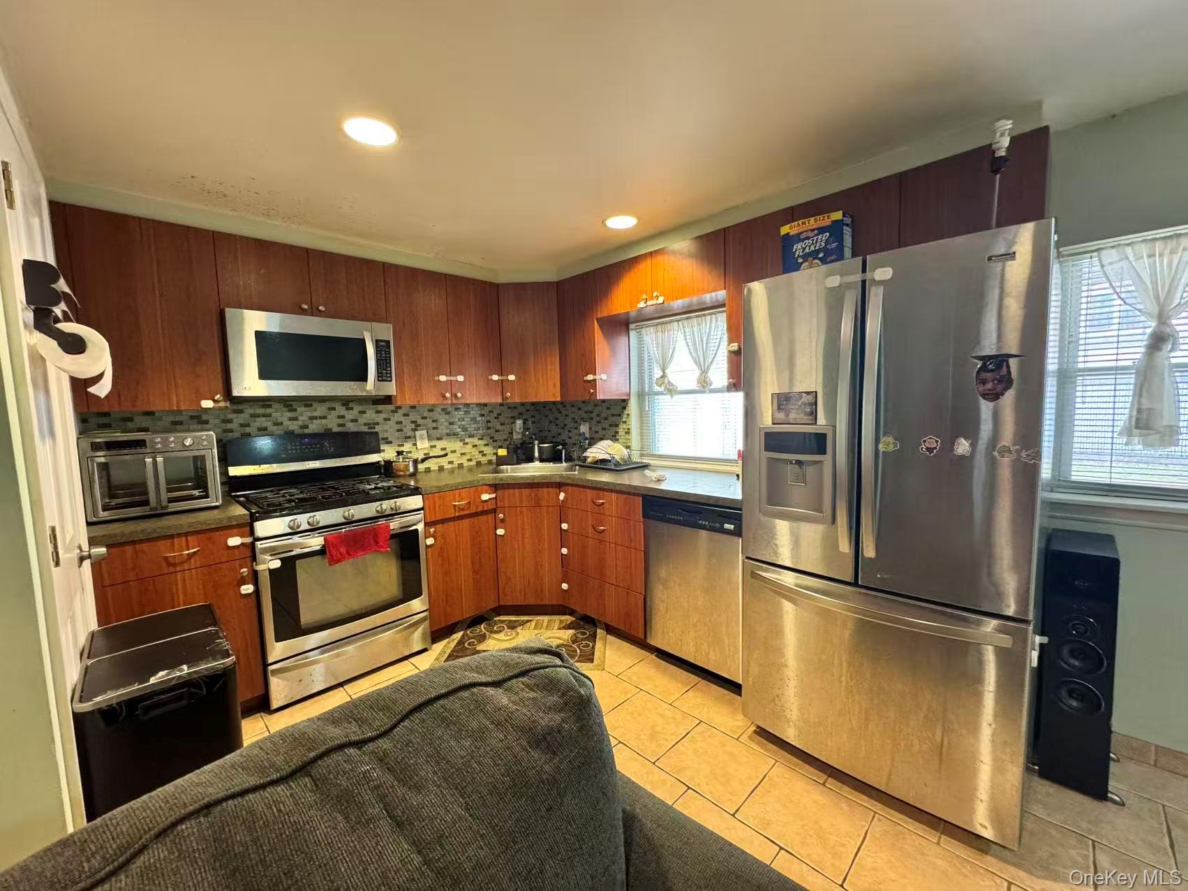 1374 Gillespie Avenue Bronx, NY 10461