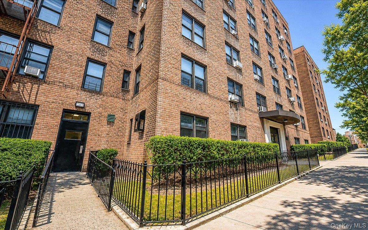 102-12 65th Avenue, Apt C35, Forest Hills, NY 11375
