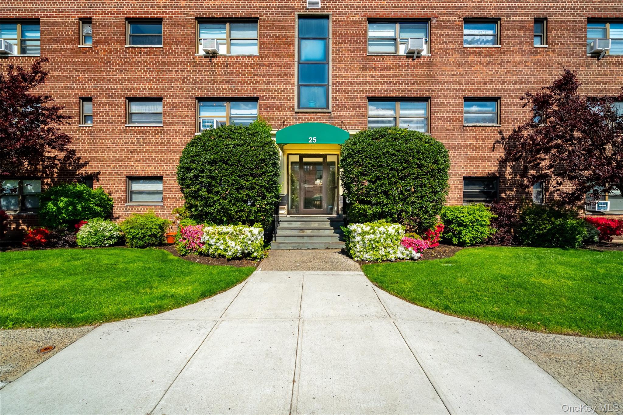25 Shady Glen Court, Apt 2-C, New Rochelle, NY 10805