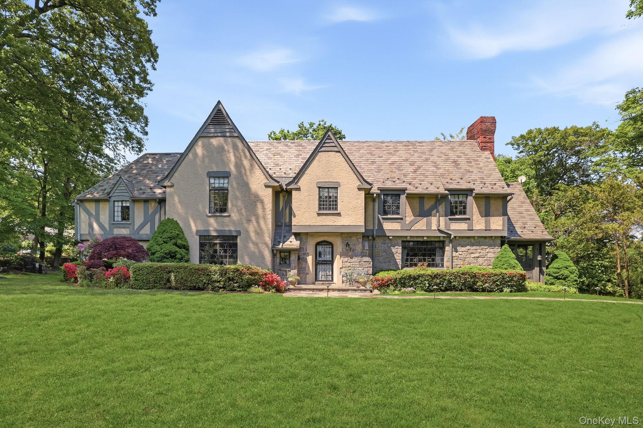 14 Overhill Road, New Rochelle, NY 10804