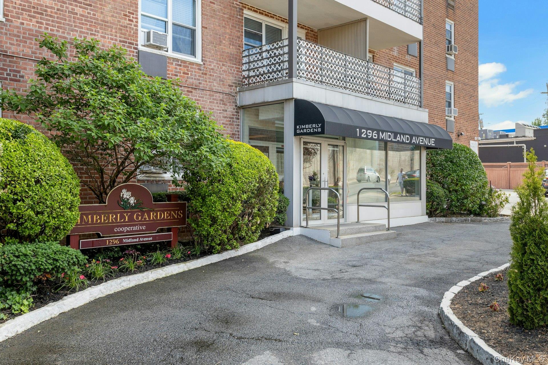 1296 Midland Avenue, Apt L2, Yonkers, NY 10704