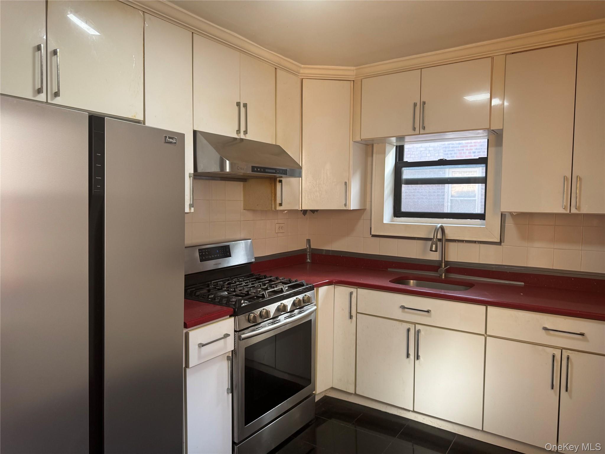 14336 Barclay Avenue, Apt 5-H, Flushing, NY 11355