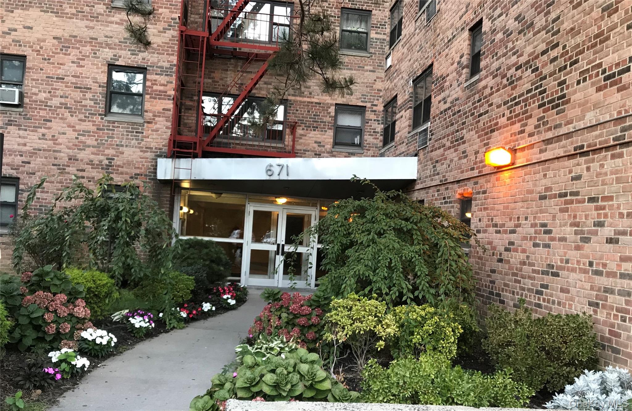 671 Bronx River Road, Apt 6-G, Yonkers, NY 10704