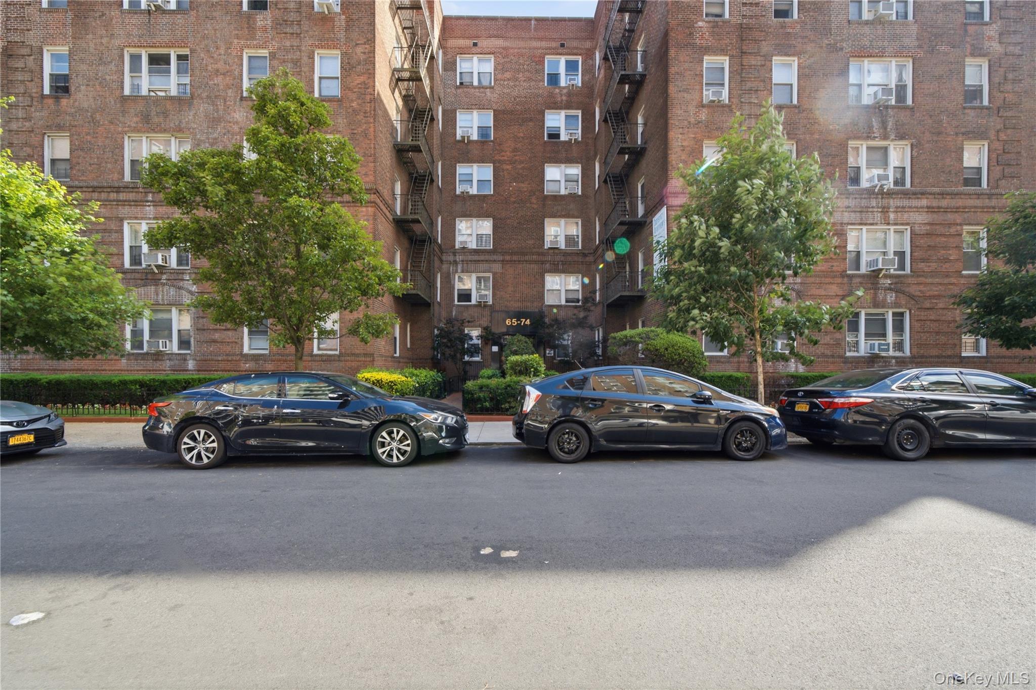 65-74 Saunders Street, Apt 3-H, Rego Park, NY 11374