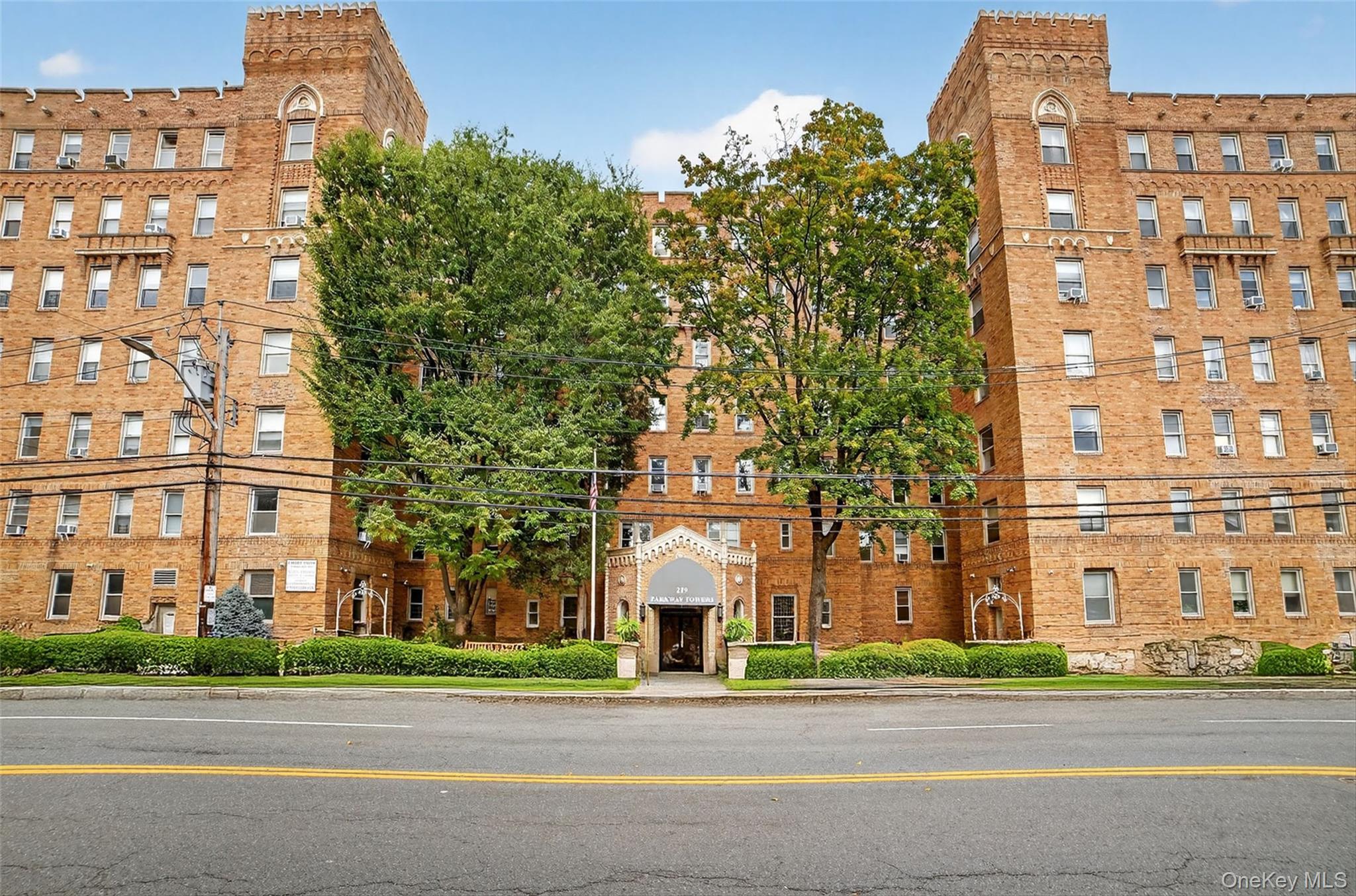 219 Bronx River Road, Apt 2-L, Yonkers, NY 10704