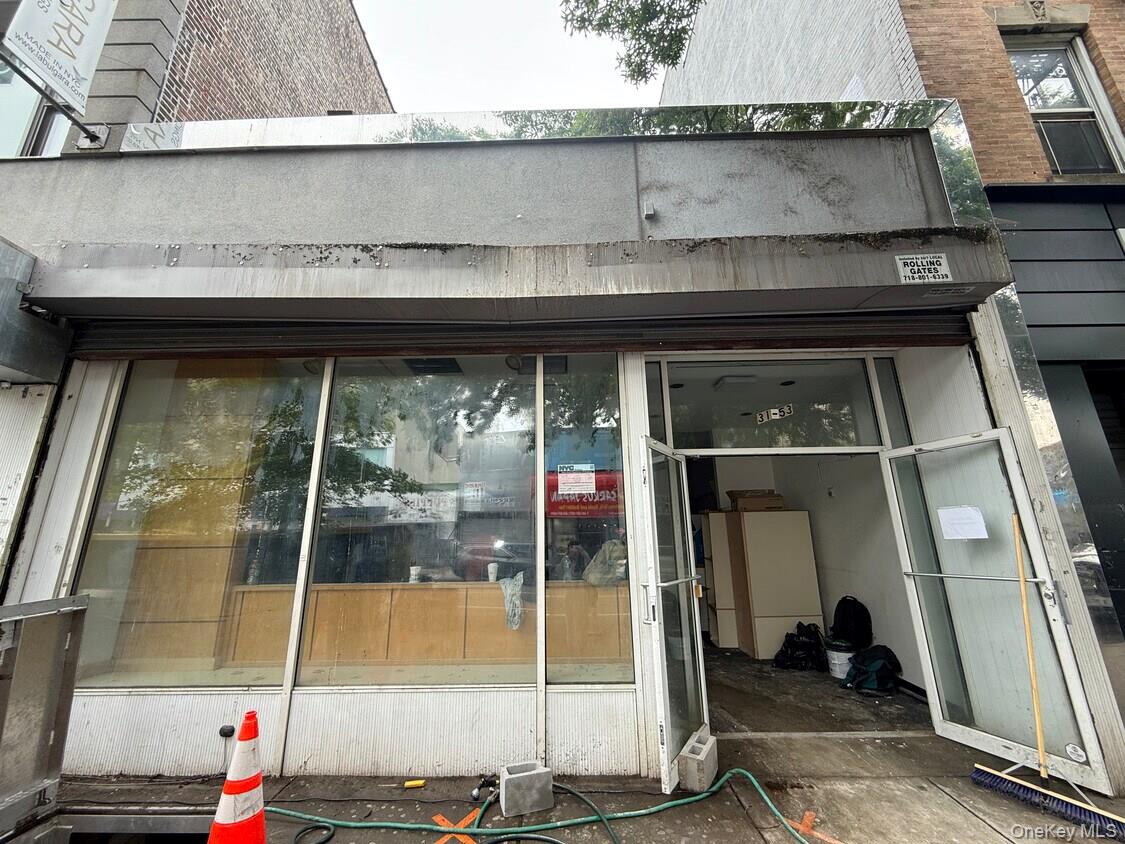 31-55 Steinway Street, Long Island City, NY 11103