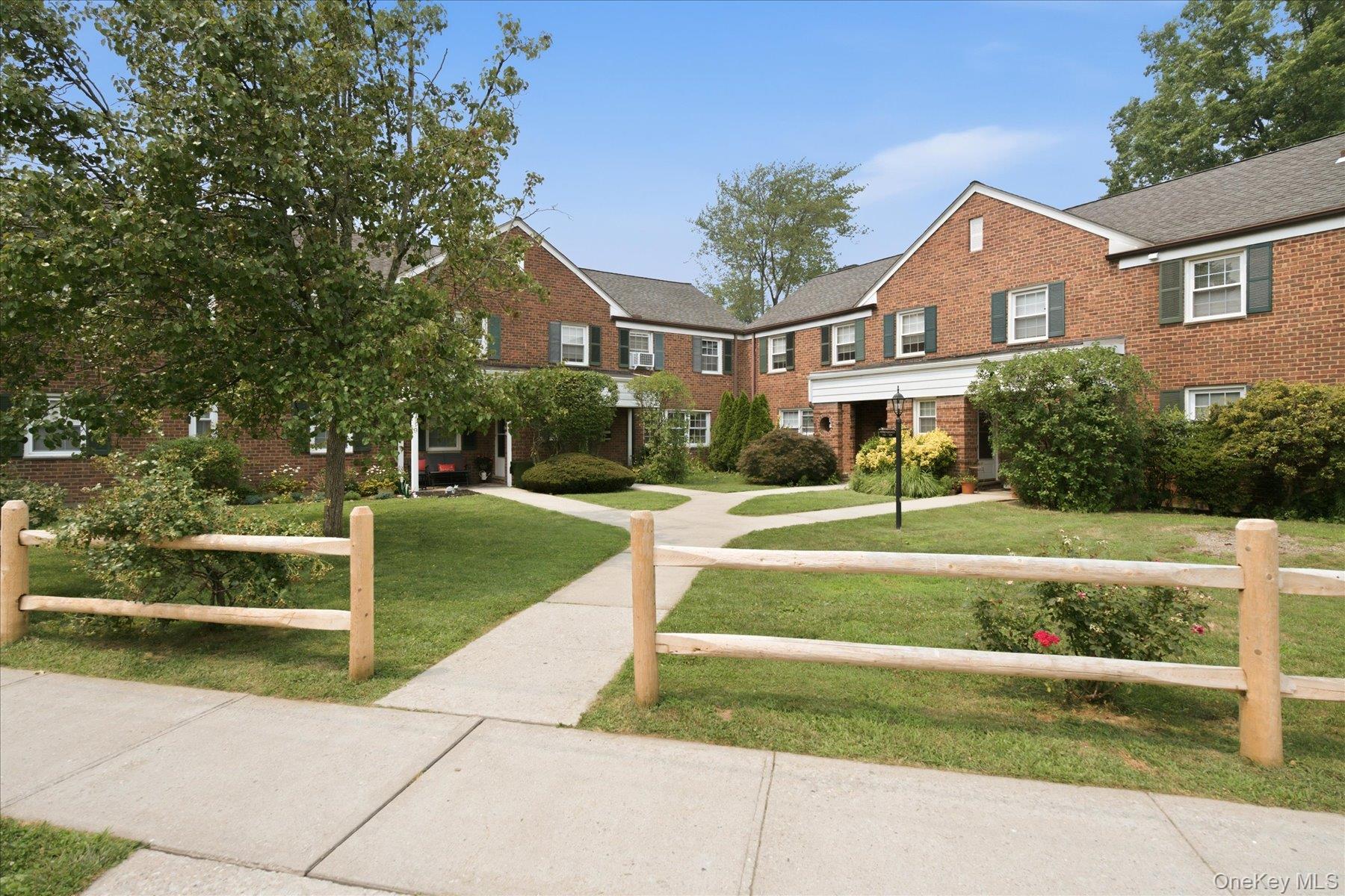 117 Robins Road, Apt 117, New Rochelle, NY 10801