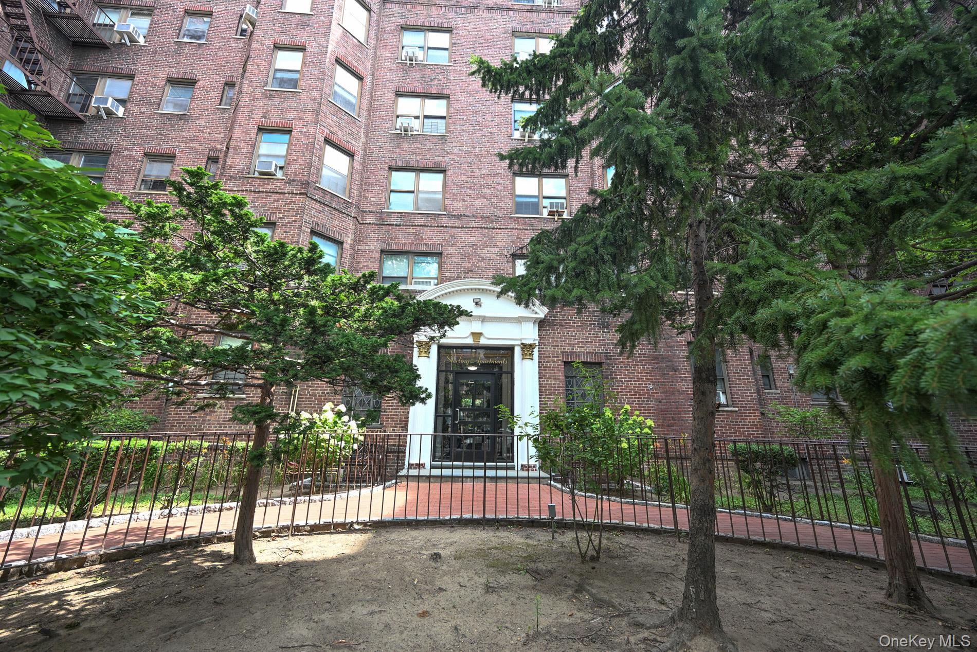 61-41 Saunders Street, Apt B25, Rego Park, NY 11374