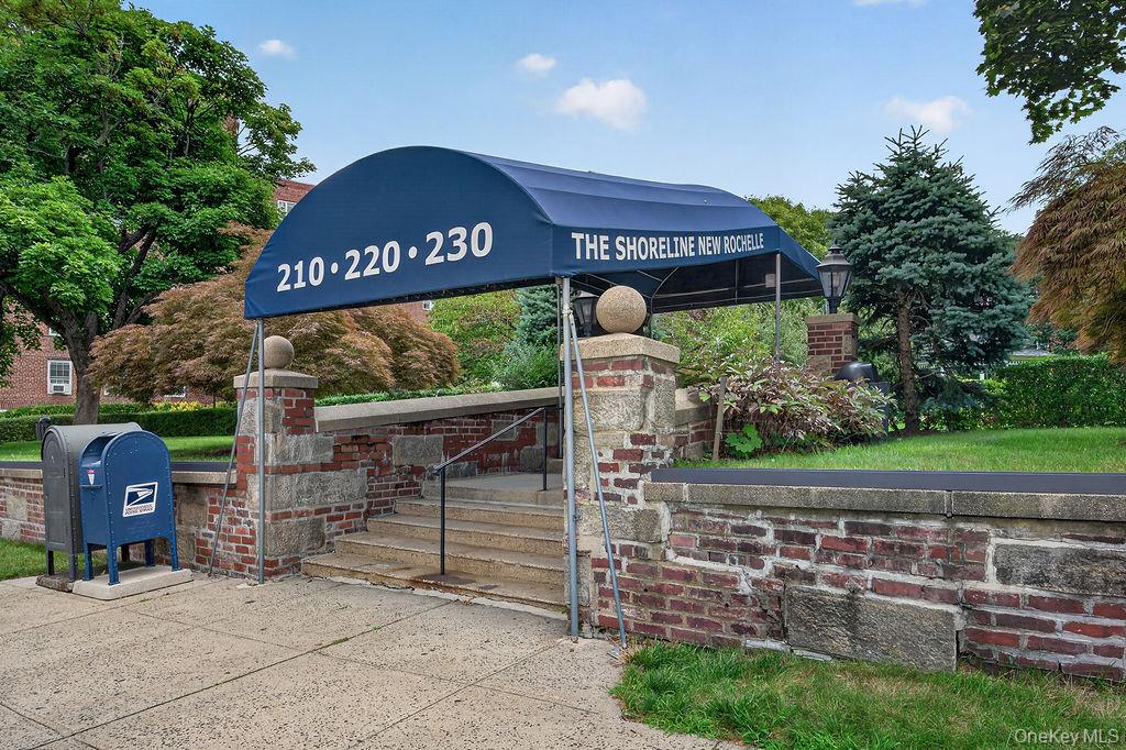 210 Pelham Road, Apt 2-F, New Rochelle, NY 10805