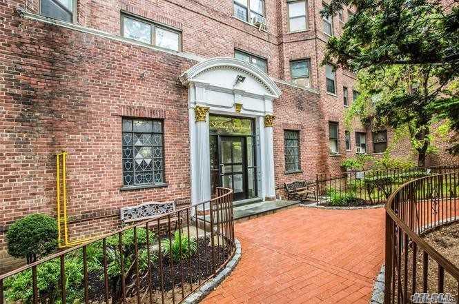 61-41 Saunders Street, Apt B57, Rego Park, NY 11374