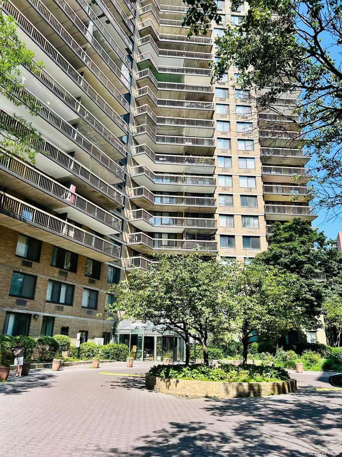 138-35 elder Avenue, Apt #9DA, Flushing, NY 11355