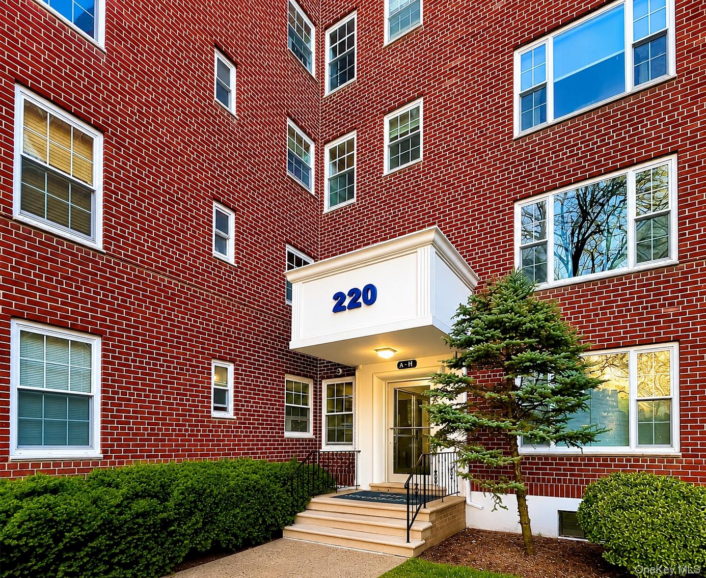 220 Pelham Road, Apt 2-H, New Rochelle, NY 10805