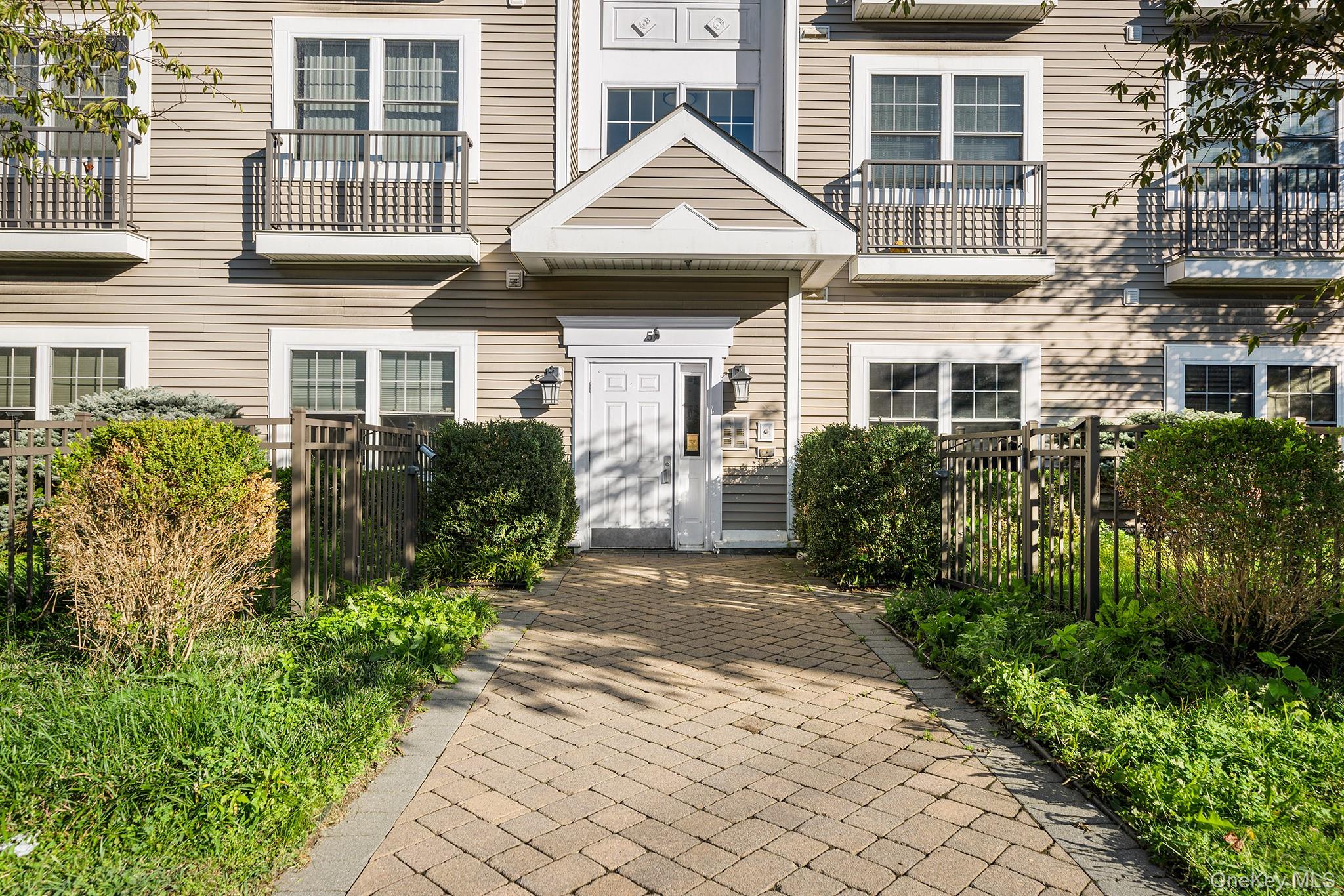 5 Minerva Place, Apt 2-C, White Plains, NY 10601