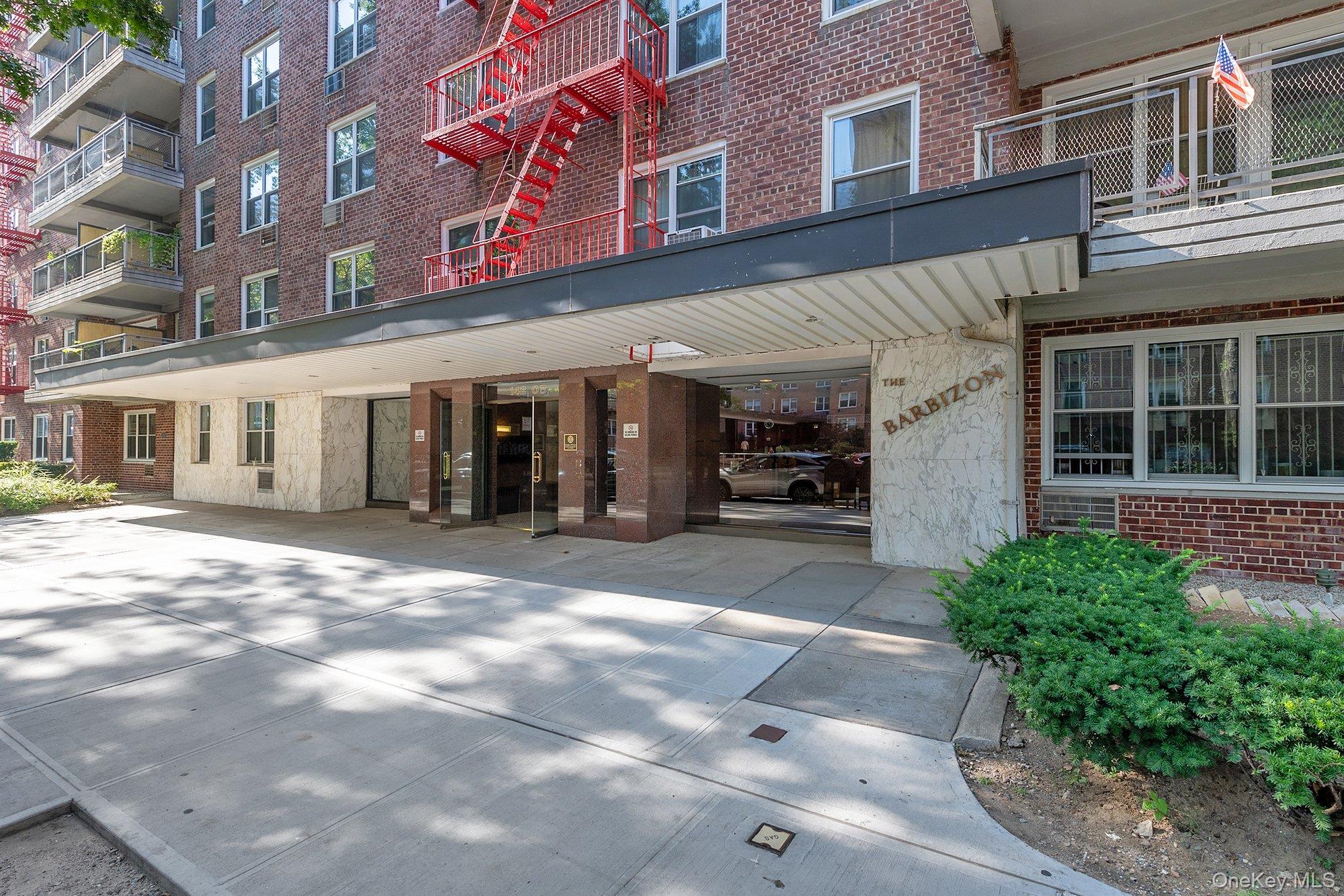 142-05 Roosevelt Avenue, Apt 320, Flushing, NY 11354