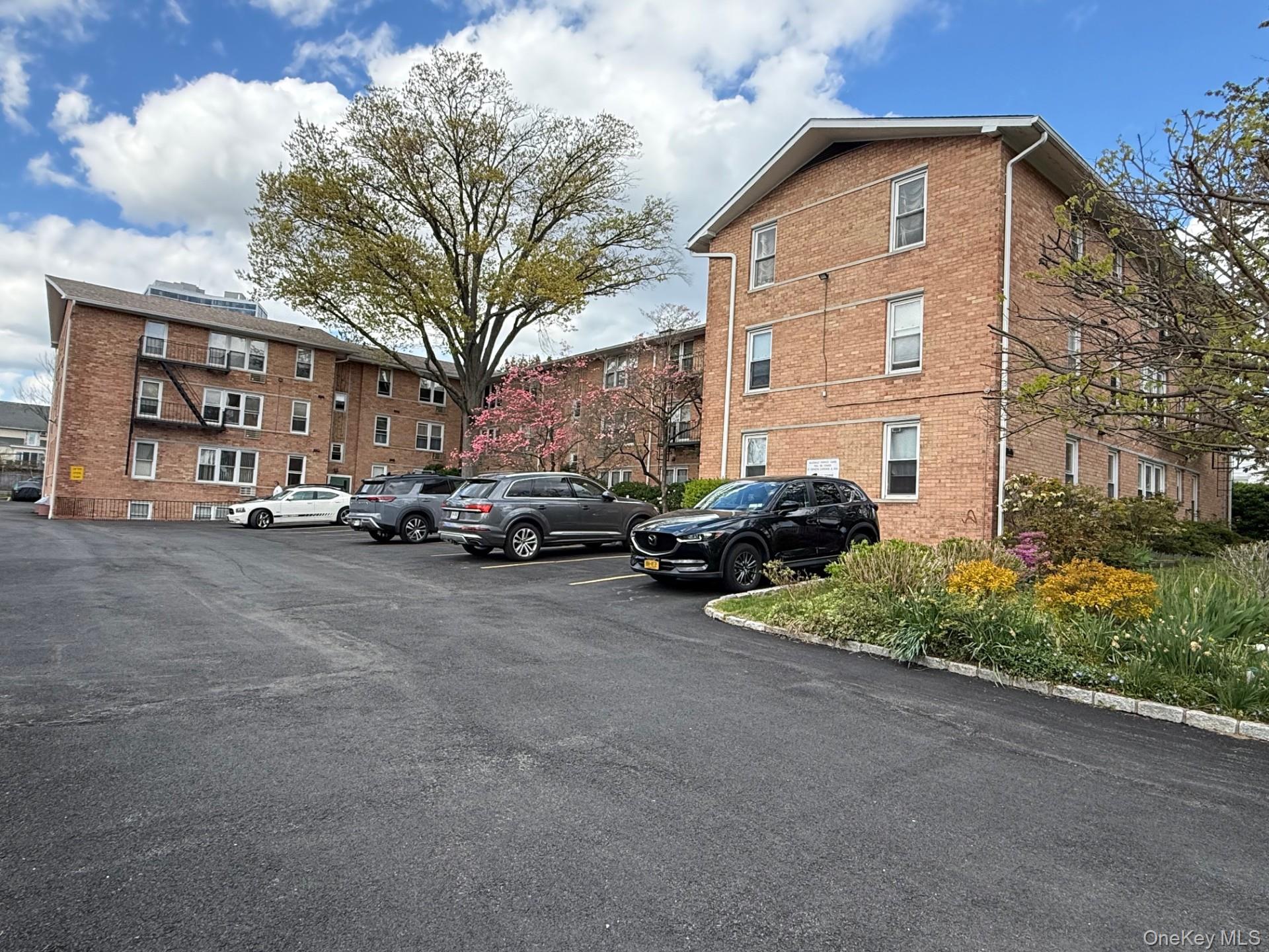 25 Trinity Place, Apt 3-M, New Rochelle, NY 10805